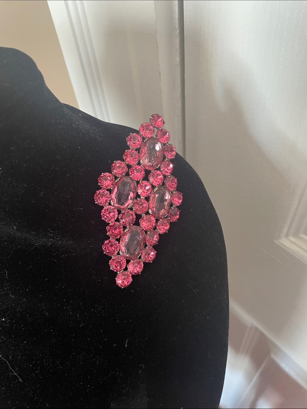 Pink Rhinestone Statement  brooch - Picture 7 of 7